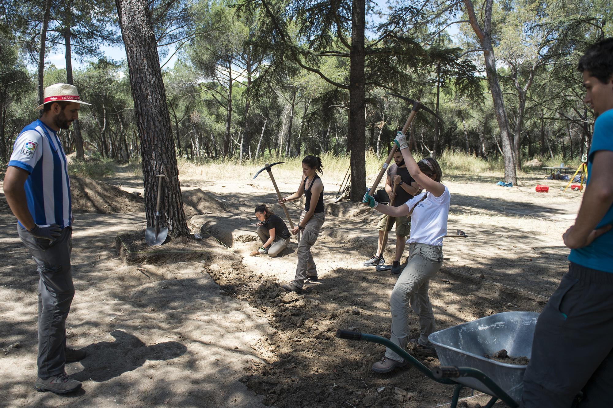 Arqueólogas trabajando